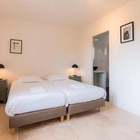 Villa Modern With Large Garden *